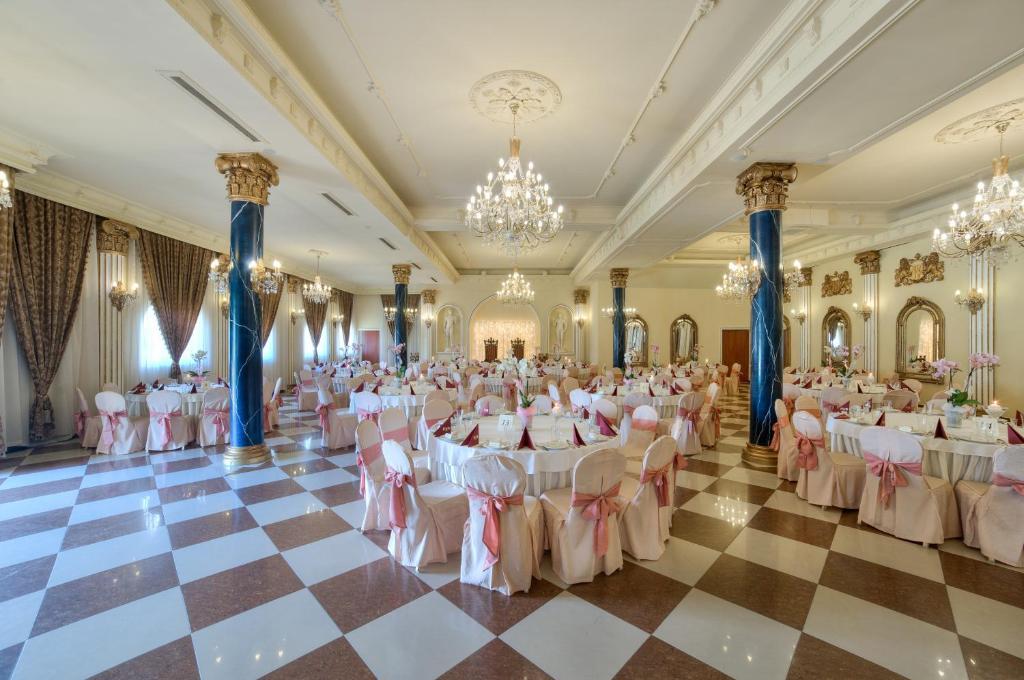 يانوف لوبلسكي Hotel Krolewski المظهر الخارجي الصورة