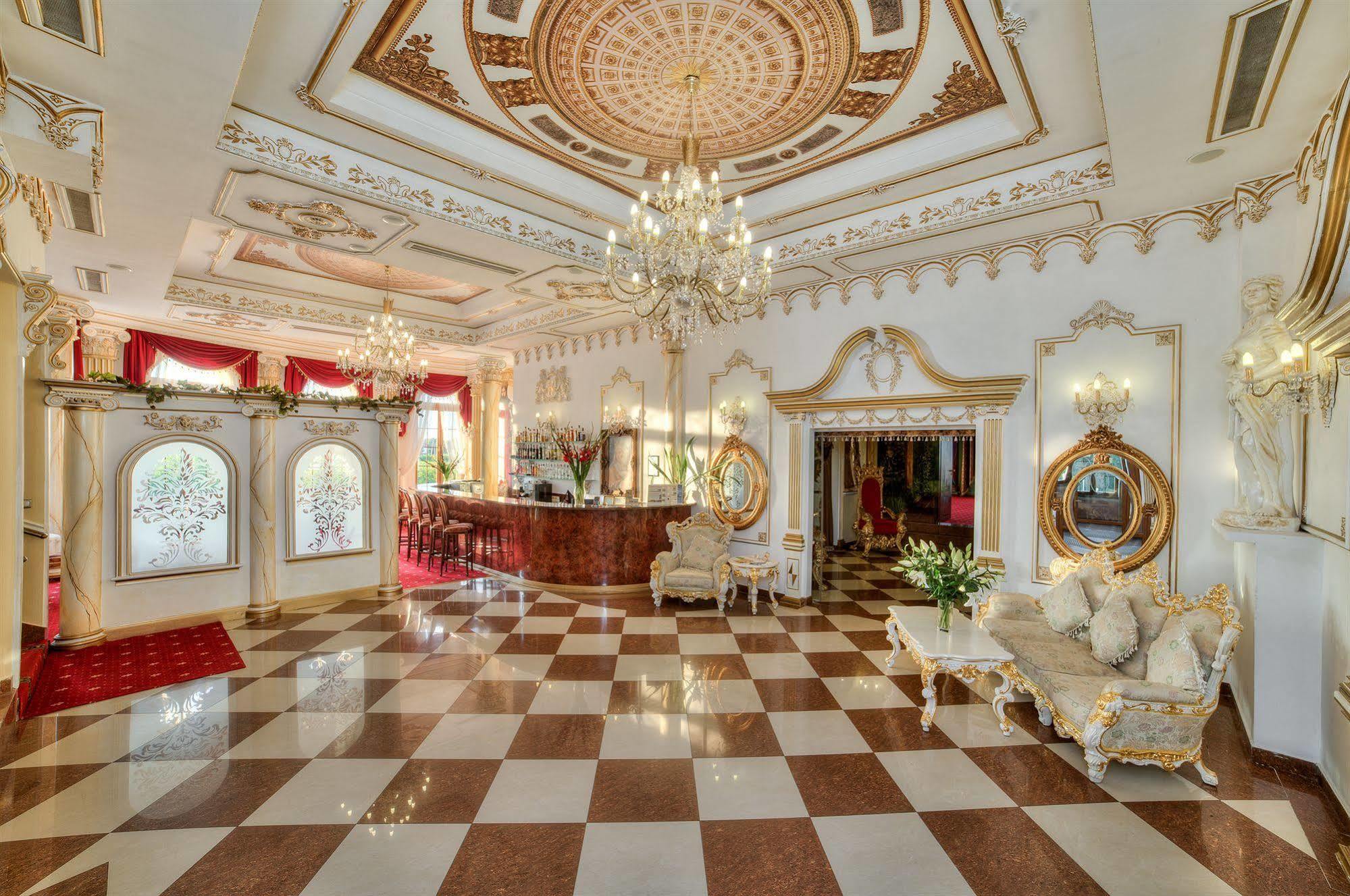 يانوف لوبلسكي Hotel Krolewski المظهر الخارجي الصورة